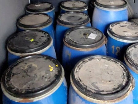 Митнически служители иззеха близо 190 литра „домашно вино“ при проверка в супермаркет