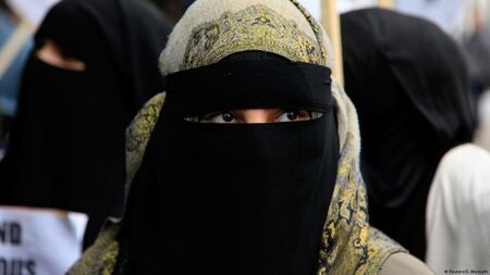 В Испания искат забрана за бурките