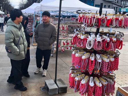 Цените на мартениците в Бургас: Има ли поскъпване през 2026 година