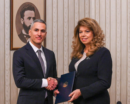 Йотова приема Гюров за представяне на служебния кабинет на 18 февруари