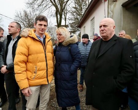 Кметове от страната се събраха в Бистрица в подкрепа на Самуил Попов след палежа