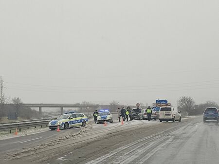 Пътен ад в Бургаско: Затвориха АМ „Тракия“