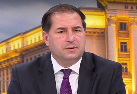 Доц. Борислав Цеков: Не служебно, а "Петроханско" правителство