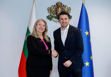 Мирослав Боршош предаде поста министър на туризма на Ирена Георгиева