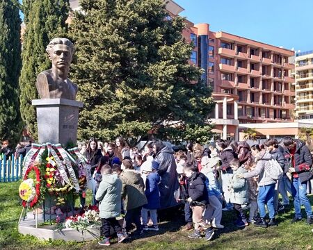 Несебърската общественост отдаде почит на Васил Левски