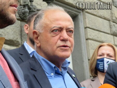 Той коментира и че в МВР са нужни радикални кадрови