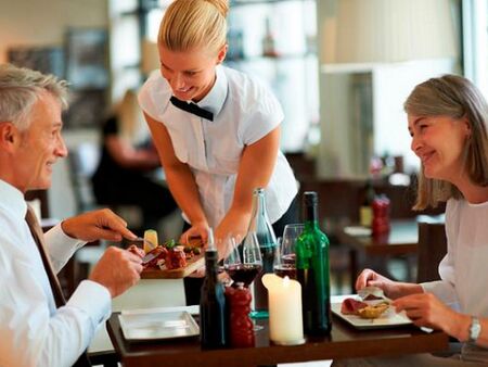 Цените в ресторантите са сравними с европейските, дори и по-високи, посочи управителят на БНБ