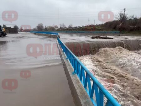 Мусачевска заля къщи и дворове а Хасковската река се покачи