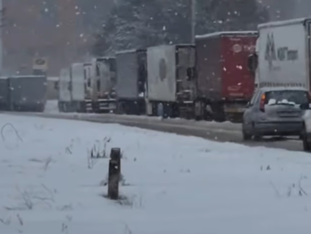 Кметът на Русе обвини държавата за транспортния хаос: Линейки и работници в капан