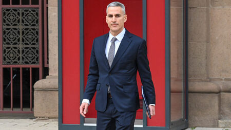 Служебният премиер започва смяна на областните управители