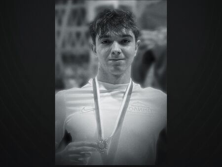 НСК "Олимп" се сбогува емоционално с 16-годишния Емил, който почина в плувния комплекс в жк. "Славейков"