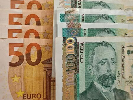 86% от левовете вече иззети, още 4,4 млрд. лева остават обаче в гражданите