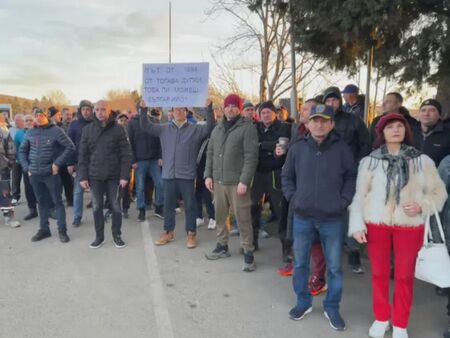 Жители протестират за основен ремонт на пътя Бургас - Каблешково
