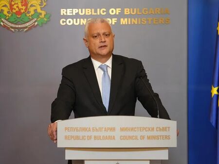 Министър Дечев: Прокуратурата тръгва в паническа атака срещу мен