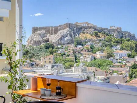 Наемите в Атина скочиха с близо 38% за шест години