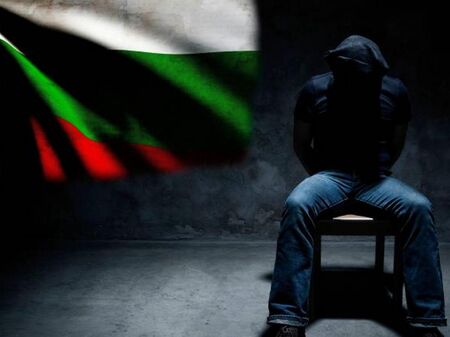 Задържаха четирима българи в Гърция за отвличане, трудова и сексуална експлоатация