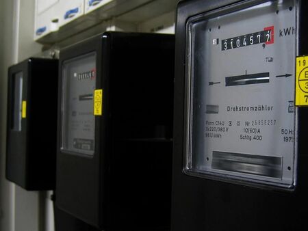 Предлагат фиксирана месечна такса за електромер от около 5 евро