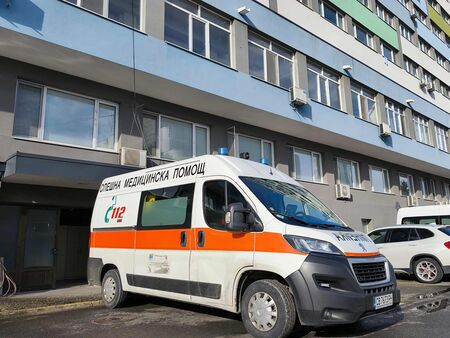 Зрелищна катастрофа на пътя Бургас - Братово: БМВ с деца излетя в нива след рисково изпреварване