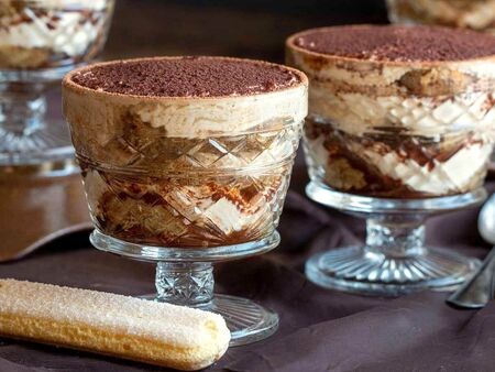 Кръстих този десерт "Тирамису за мързеливци", по-вкусен е от класическия, а става само за 5 минути