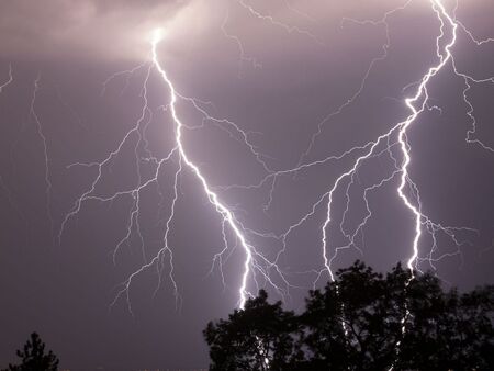 Meteo Balkans: Към Източна България се задава много рядко явление, до часове ще удари "Гръмотевичен сняг"