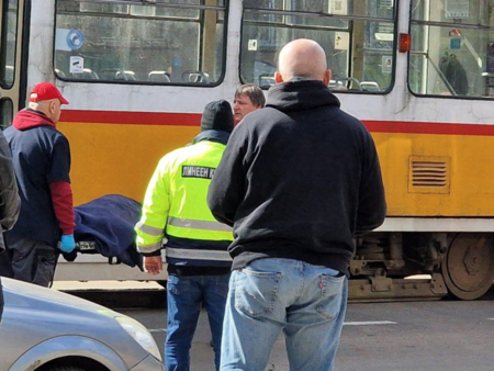 Ватман почина зад контролния пулт на трамвай по линия 20 в София