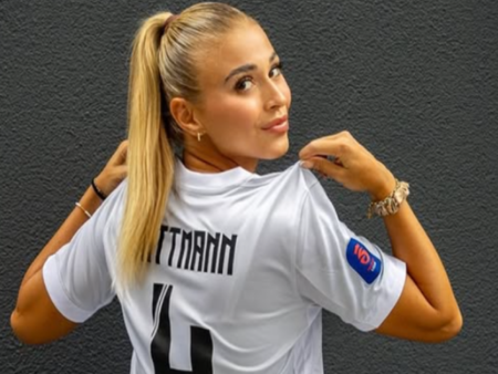 Огромен скандал: Скрита камера снимала футболистки под душа