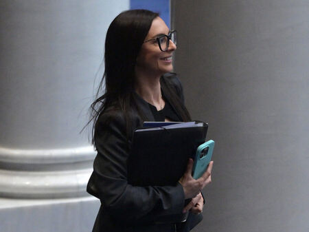 Изп. директор на ВиК холдинга била жена на шефа на ДАНС Деньо Денев, обяви Божидар Божанов