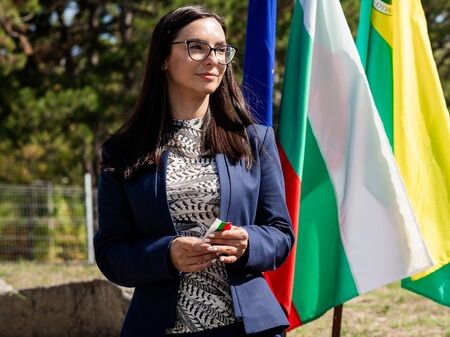 Изп. директор на ВиК холдинга била жена на шефа на ДАНС Деньо Денев, обяви Божидар Божанов