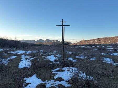 Загадъчен кръст изникна край мястото на тройната смърт на Околчица