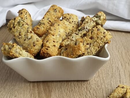 Пълнозърнести крекери със семена – супер лесни, супер вкусни, стават за пости, а и са здравословни!