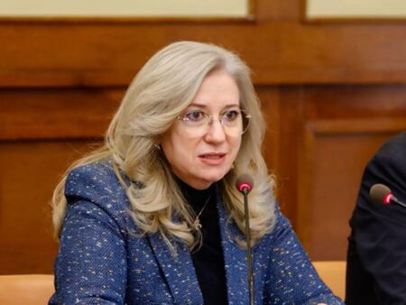 Министърът на туризма Ирена Георгиева стартира подготовката на летния сезон