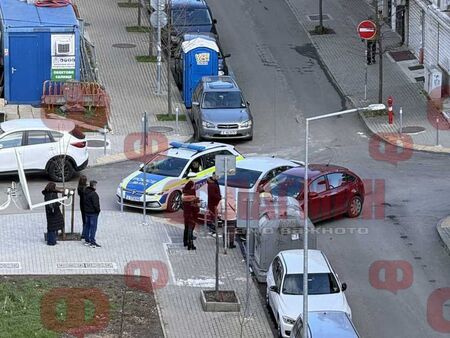 Две коли се удариха на кръстовище в жк "Възражане". Свидетел: Мирише много на газ