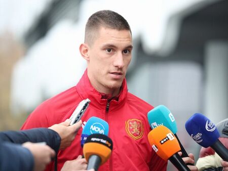 Евакуират български футболист от Израел