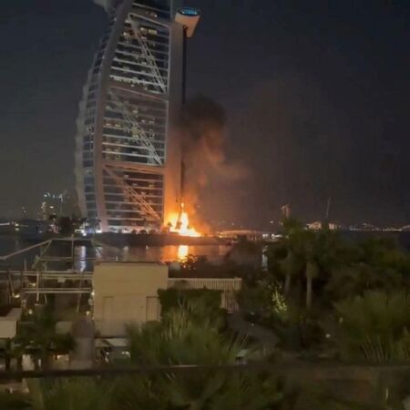 Иран удари и знаменития „Бурж ал Араб“ в Дубай