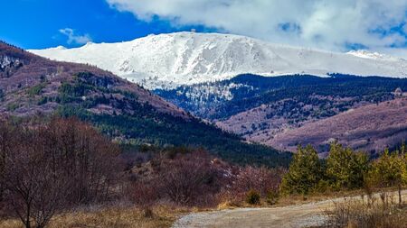 Днес ще е предимно слънчево, на места температурите ще достигнат 15°