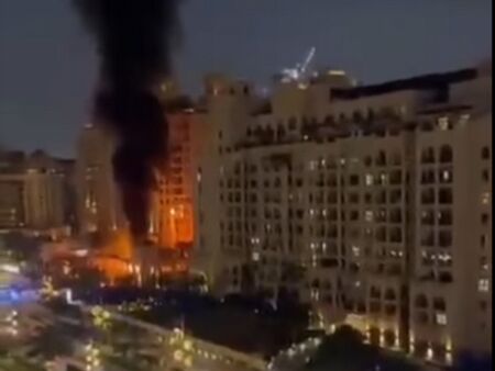 21 ирански ракети ударили по небостъргачи и молове в Емирствата, 3 са загинали