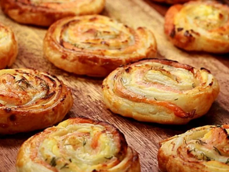 Мини пици от бутер тесто - бърза и вкусна рецепта за всеки ден