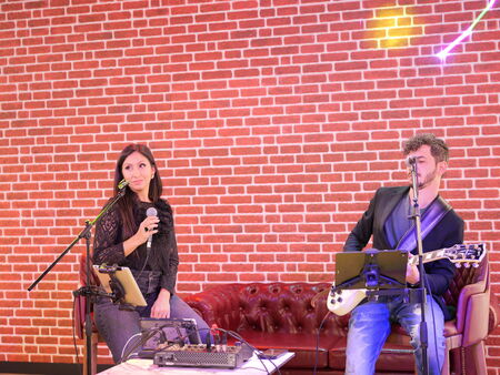 Денис и Елина откриват уикенда за 8 март в бирария Red Lion 