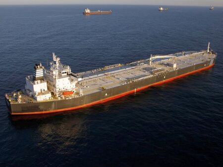 Иран заплаши да потопи всеки кораб, минал през Ормузкият проток