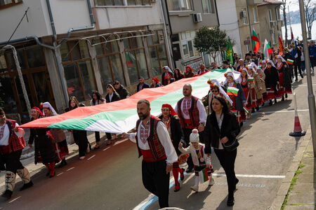 Царево отбеляза 3 март с шествие и празнична програма
