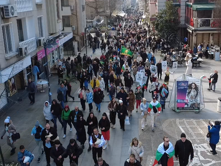 Навръх националния празник: Бургас постави началото на мащабна патриотична традиция (ВИДЕО)