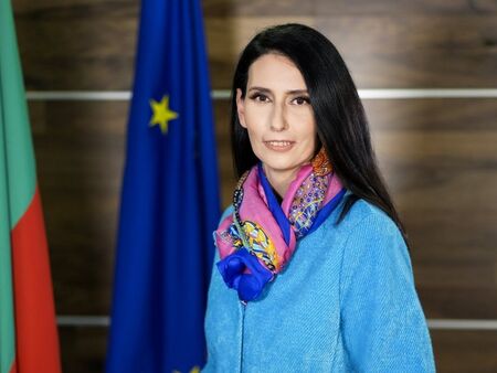 Втори служебен министър хвърли оставка - Ангелина Бонева си тръгна
