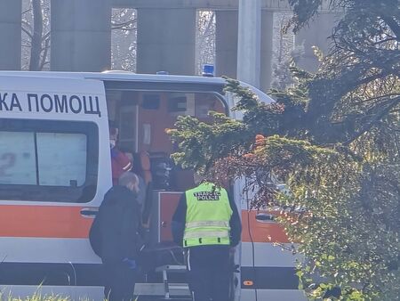 Заредете се с търпение, ако пътувате към бургаския жк „Меден рудник”, катастрофа блокира трафика (СНИМКИ)