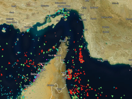 Войната блокира 20 000 моряци, Ормузкият проток заплашва с петролен шок