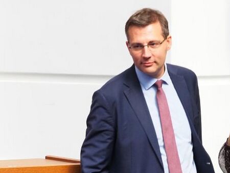 ДПС - НН напусна Съвета по сигурността с думите „Отбиване на номера“ 