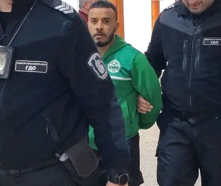 Даниел, който разби автомобил и го окраде, ще остане в ареста