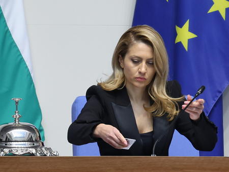 Скандал в парламента! Микрофон улови как Рая Назарян псува депутатите: "Ше ви таковам в че*иджиите! (ВИДЕО)