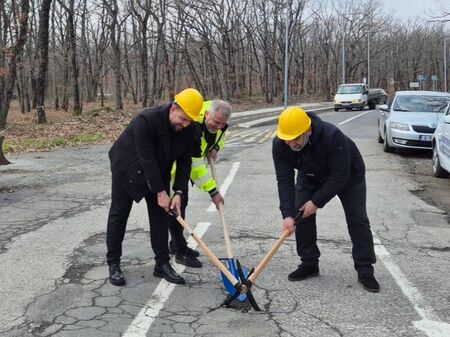 Започна ремонтът на втория участък от пътя Приморско-Китен