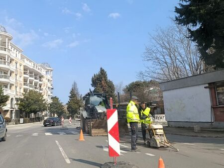 Започнаха дейностите по подмяна на водопроводната мрежа по ул. „Иван Вазов“ в Несебър