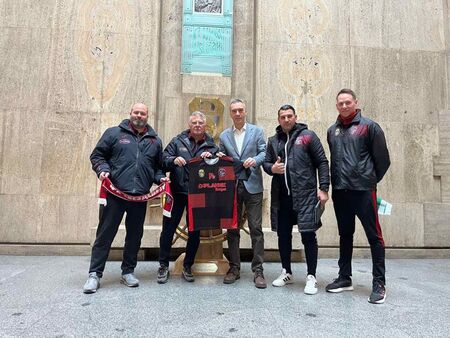 Кметът на Бургас Димитър Николов проведе среща с представители на футболния Торино